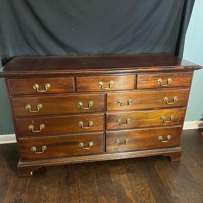 Nine Dovetailed Drawer Wooden Dresser (O-MG)