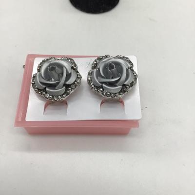 Flower fashion earrings