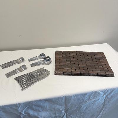 Wood Placemats w/ 8-Person OneidaCraft Flatware Set (DR-SS)