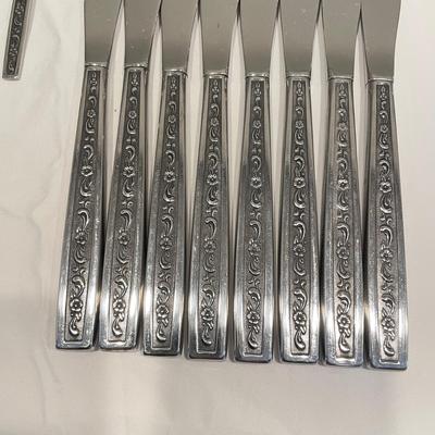 Wood Placemats w/ 8-Person OneidaCraft Flatware Set (DR-SS)