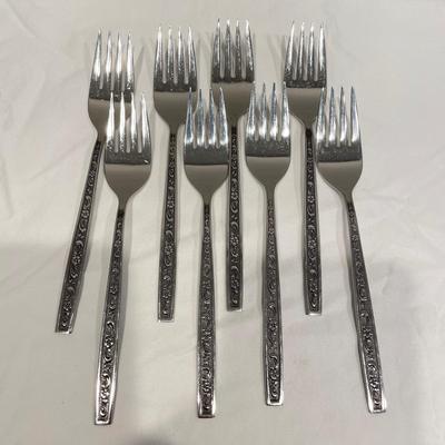 Wood Placemats w/ 8-Person OneidaCraft Flatware Set (DR-SS)