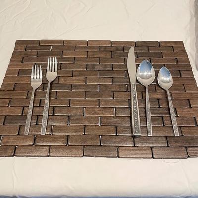 Wood Placemats w/ 8-Person OneidaCraft Flatware Set (DR-SS)