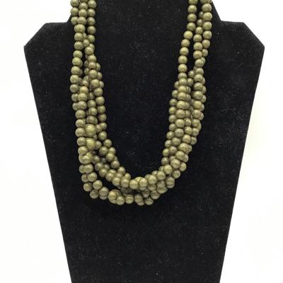 Green beaded necklace | EstateSales.org