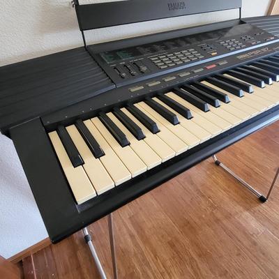 Yamaha PSR-37 Keyboard on Stand