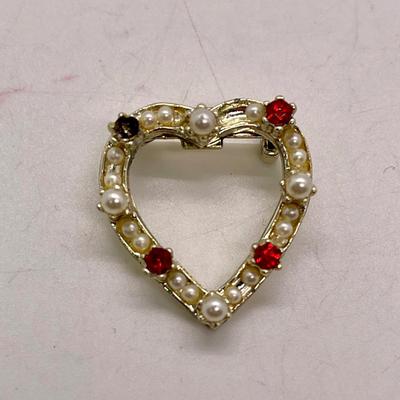 Vintage Heart Shaped Pin with 1 missing stone