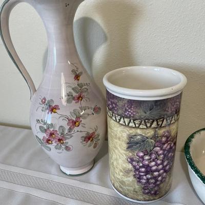 Decorative vintage porcelain items