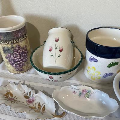 Decorative vintage porcelain items