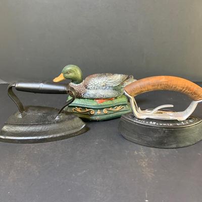 LOT 122: Vintage Cast Iron Irons and Duck Door Stop