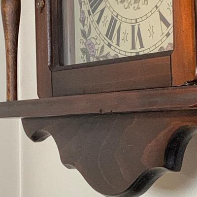 LOT 133: Beautiful Colonial Style Wooden Quartz Wall Clock
