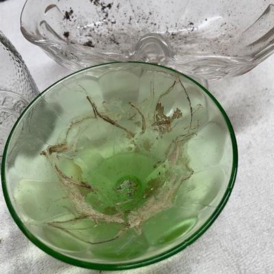 Clear glass and 1 green glass dish
