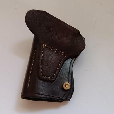 Leather pistol holster with leather magazine pouch