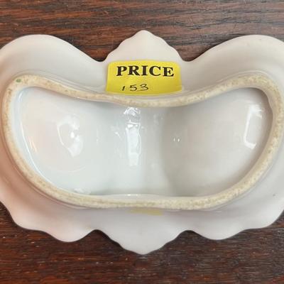 Antique Unmarked Porcelain Egg Dish (Approx 4-3/4" x 3") in VG Preowned Condition.