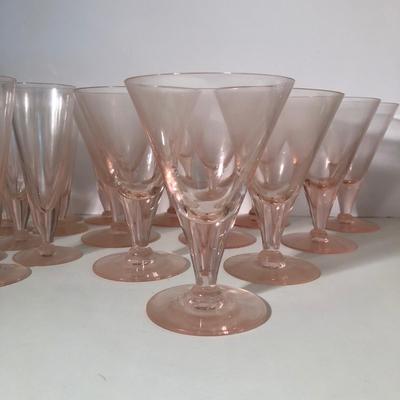 LOT 2D: Vintage Pink Stemmed Glasses in 2 Sizes