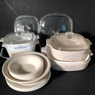 LOT 5K: Vintage Corning Ware Baking Dishes & Corelle Cornerstone Plates / Bowls