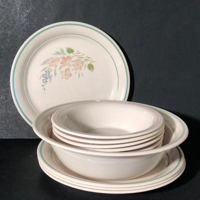 LOT 5K: Vintage Corning Ware Baking Dishes & Corelle Cornerstone Plates / Bowls
