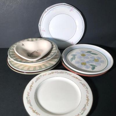 LOT 15K: Mixed China / Pottery Collection - Gorham, Stangl, Pfaltzgraff & Royal Doulton