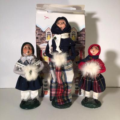 LOT 76G: Byer's Choice The Carolers w/ Box