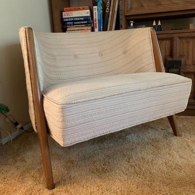 LOT 88 L: Mid Century Modern Curved Back Lounge Chair