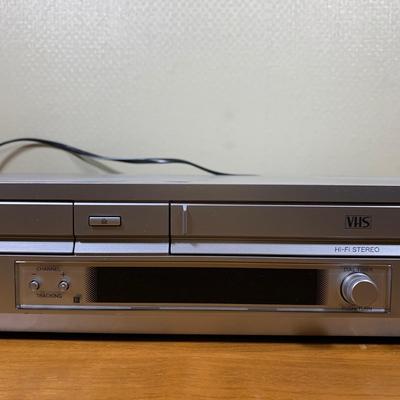 LOT 107 F: Sony Dvd Player/ Video Cassette Recorder