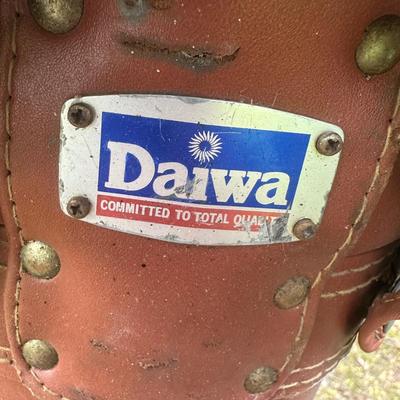 LOT 156P: Vintage Daiwa Golf Bag w/ Left-Handed Clubs & Wilson Umbrella