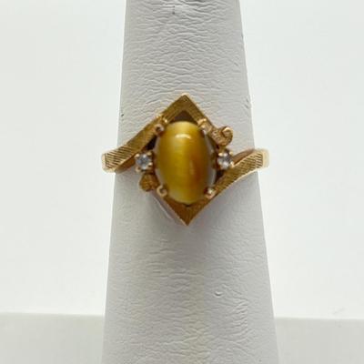 LOT 161G: Vintage Tiger's Eye and Diamond Chip 10K Gold Size 7 Ring - 2.79 gtw