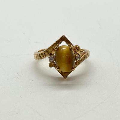 LOT 161G: Vintage Tiger's Eye and Diamond Chip 10K Gold Size 7 Ring - 2.79 gtw