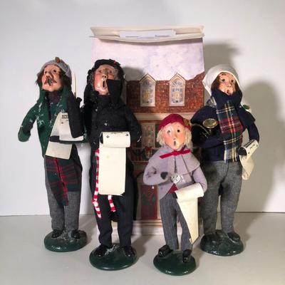 LOT 241G: Byer's Choice The Carolers w/ Box - 1980s/90s Singers