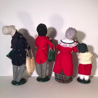 LOT 244G: Byer's Choice The Carolers Shoppers w/ Box
