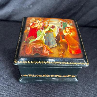 Russian painted trinket box