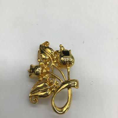 Gold texture rose pin