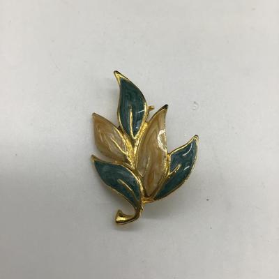 Leaf design pin