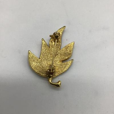 Leaf design pin