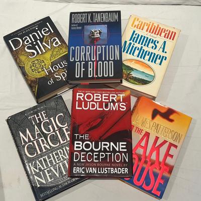 Large Assortment of Hardback Novels - Patterson, Ludlum, Clancy & More (LR-RG)