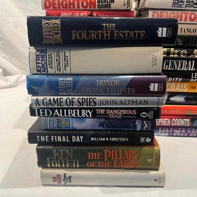 Large Assortment of Hardback Novels - Patterson, Ludlum, Clancy & More (LR-RG)
