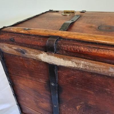 Small Vintage Wooden Chest (DR-JS)