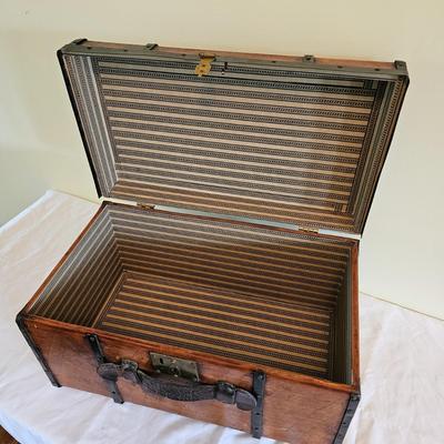 Small Vintage Wooden Chest (DR-JS)