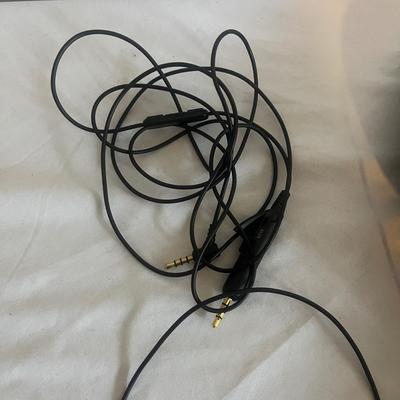 Bose Noise Canceling Headphones & Sennheiser Headphones (O-MG)