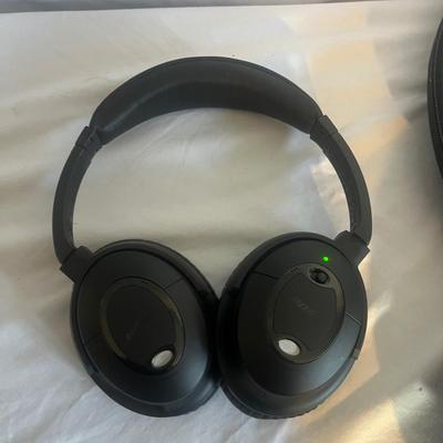 Bose Noise Canceling Headphones & Sennheiser Headphones (O-MG)