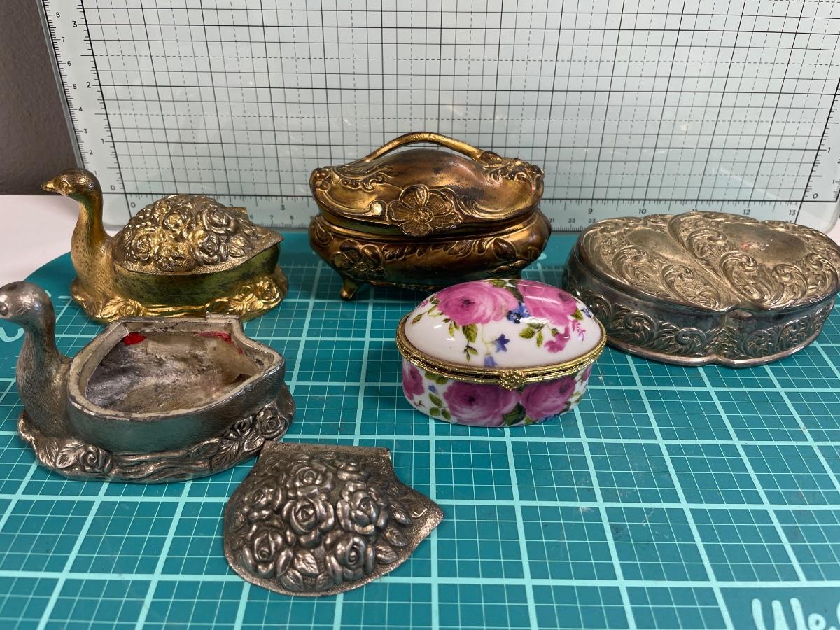 5 larger trinket boxes | EstateSales.org