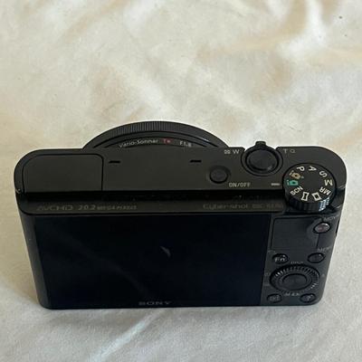 Two Sony Digital Cameras (O-MG)