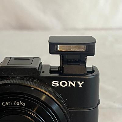 Two Sony Digital Cameras (O-MG)