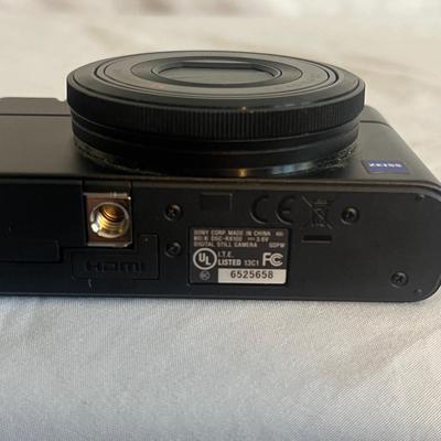 Two Sony Digital Cameras (O-MG)