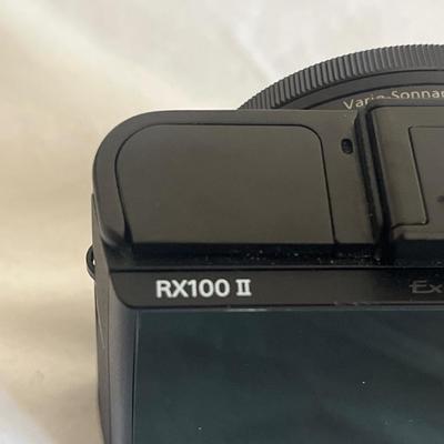 Two Sony Digital Cameras (O-MG)