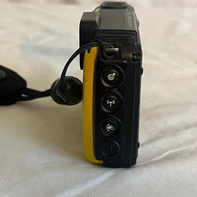 Nikon Digital Coolpix Waterproof Camera (O-MG)