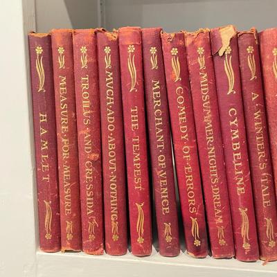 40 Classic Shakespeare Books Published 1901 (LR-SS)