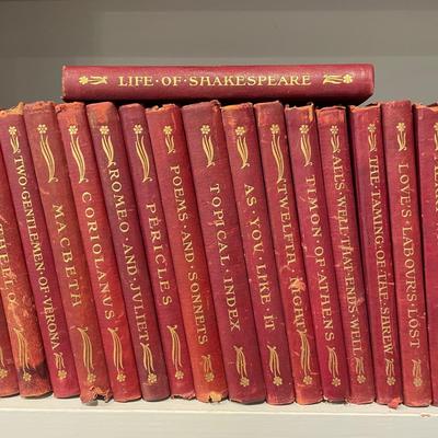 40 Classic Shakespeare Books Published 1901 (LR-SS)