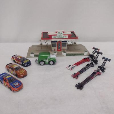 Hallmark Hometown America Drive-In Figurine and Collection of Miniature Cars (#41)