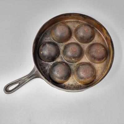 Griswold 9" Cast Iron Egg Pan With Handle