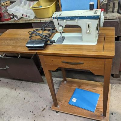 Vintage Singer Fashion Mate 257 Sewing Desk