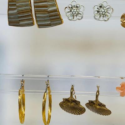 Lot 239: 925 Gold Vermeil Hoop Earrings, Maine Shell ware Earrings, Starfish, Sand Dollars, Seashells & More Earring Collection